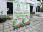 Vì sao standee cuốn vẫn được dùng nhiều năm 2026. Báo giá chi tiết